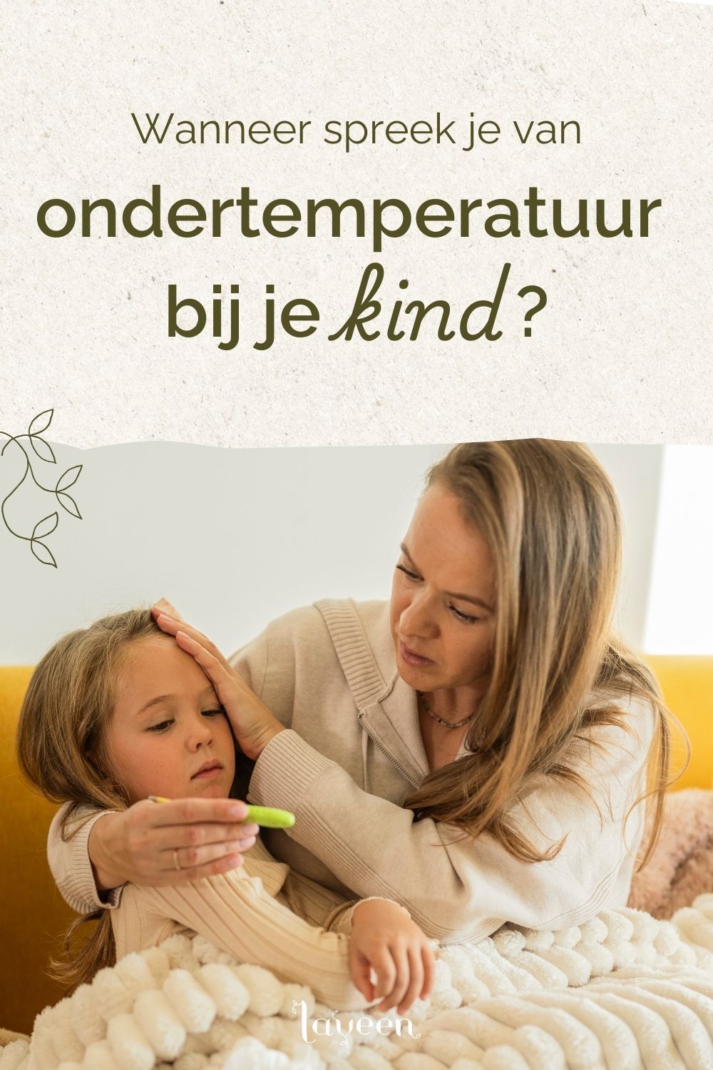 Een moeder kleed haar kind met ondertemperatuur aan.
