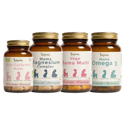 Laveen Mama Laatste Trimester Voordeelbundel met: Bio-Culturen Mama, Mama Magnesium Complex, Vega Mama Multi en Mama Omega 3. Capsules en softgels in glazen potten. De Bio-Culturen Mama pot is een slag kleiner dan de andere 3 potten.