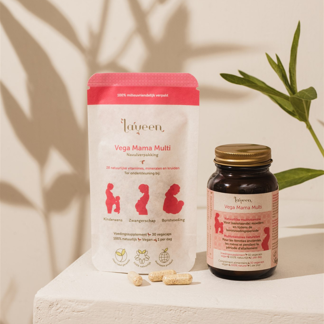 Sfeerfoto van de glazen pot en de navulverpakking, die ook verkrijgbaar is.