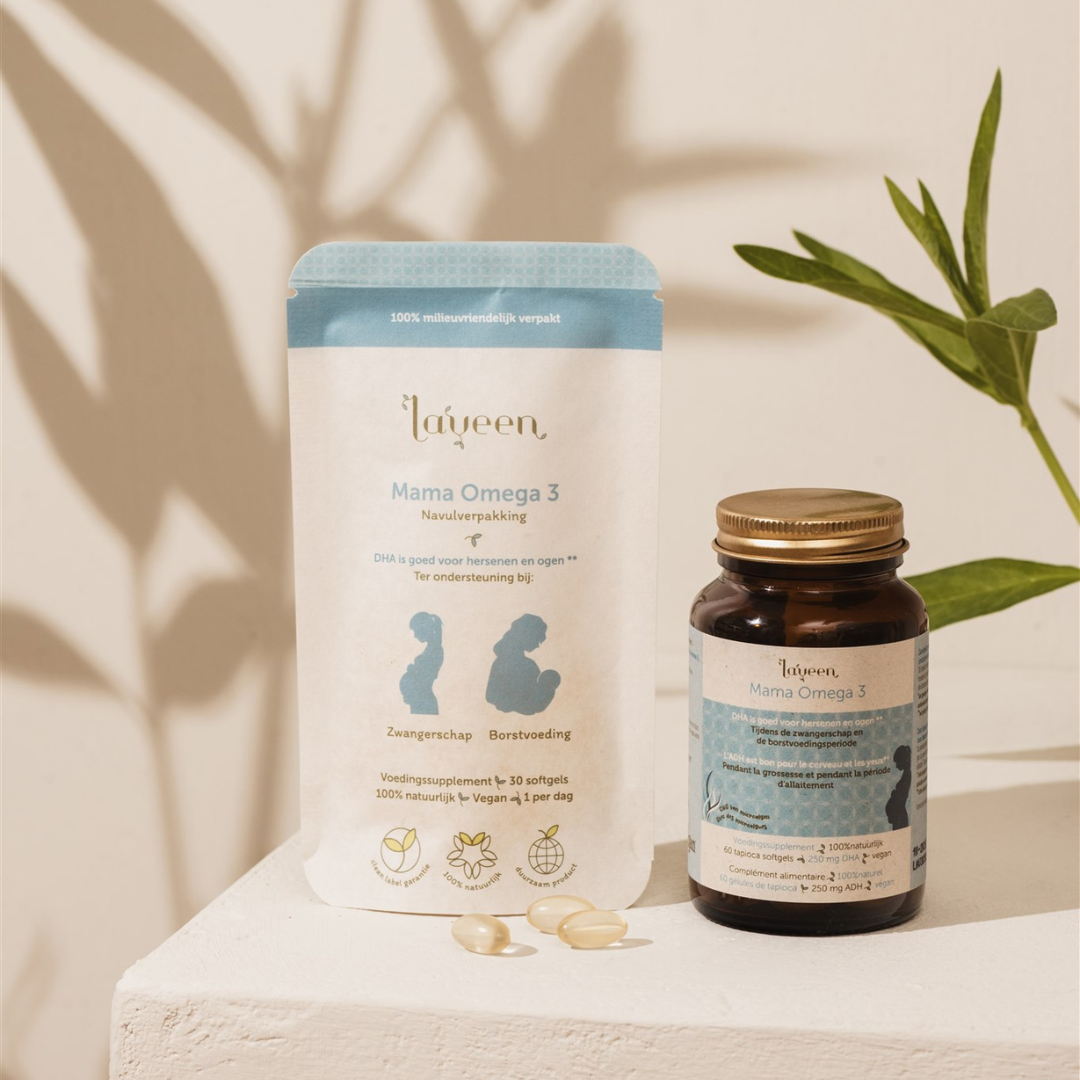 Sfeerfoto van de glazen pot en de navulverpakking, die ook verkrijgbaar is.