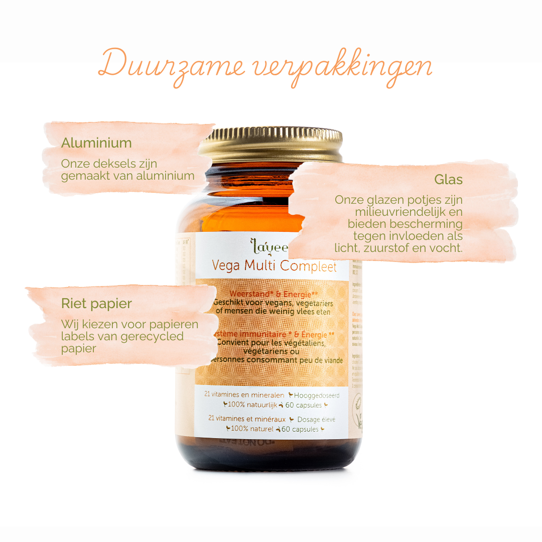 Onze verpakkingen zijn duurzaam; de capsules zitten in een glazen pot met een gerecycled rietpapieren etiket, onze deksels zijn van aluminium.