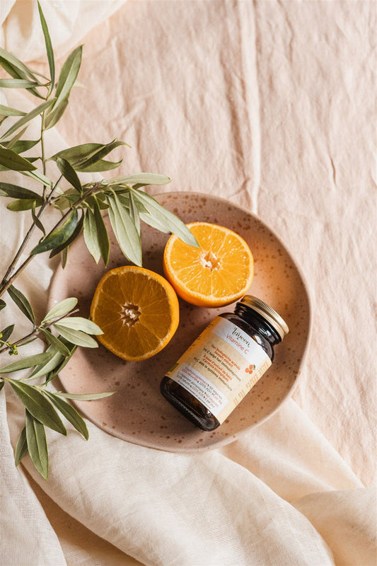 Vitamine C zwanger: supplementen van Laveen en sinaasappels op een schaaltje