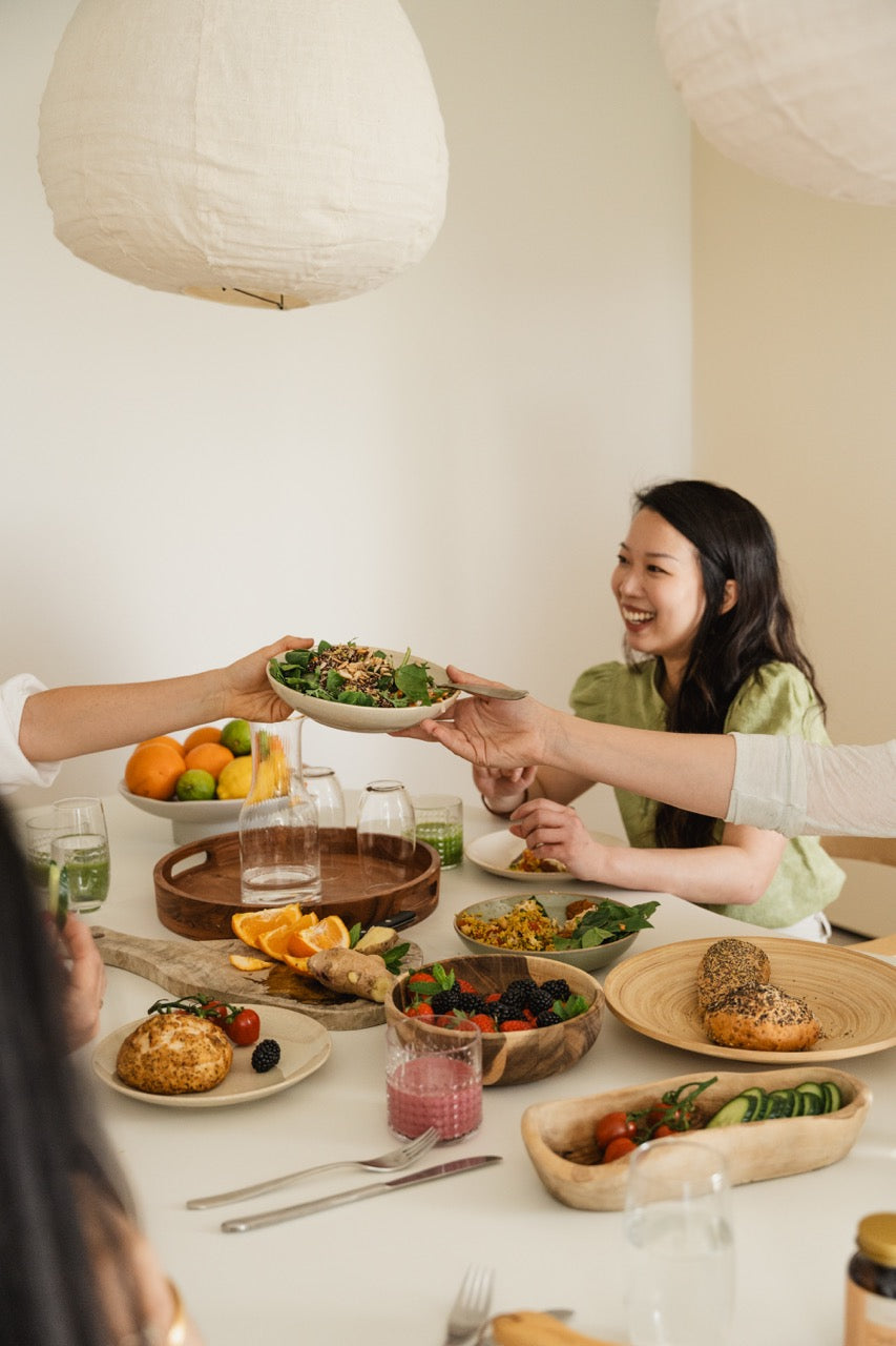 waar zit b12 in? Een tafel vol eten.