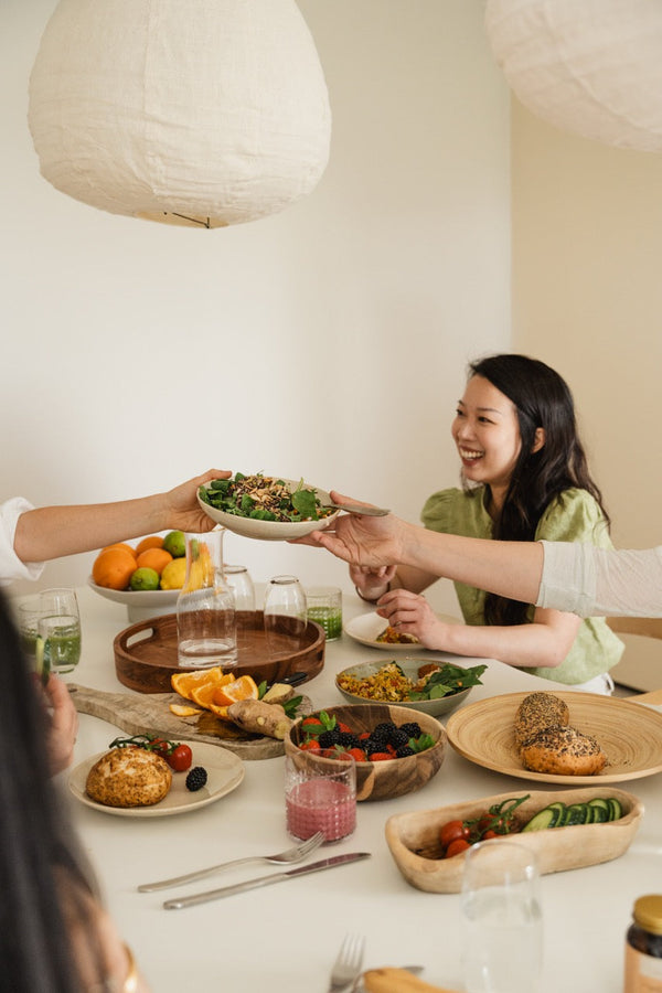waar zit b12 in? Een tafel vol eten.
