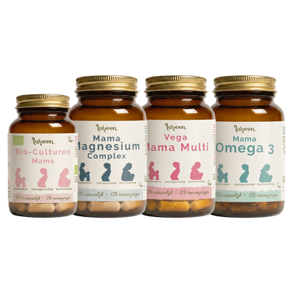 Laveen Mama Laatste Trimester Voordeelbundel met: Bio-Culturen Mama, Mama Magnesium Complex, Vega Mama Multi en Mama Omega 3. Capsules en softgels in glazen potten. De Bio-Culturen Mama pot is een slag kleiner dan de andere 3 potten.