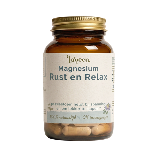 Glazen pot met capsules van Laveen Magnesium Rust en Relax met passiebloem dat helpt bij spanning en om lekker te slapen. 100% natuurlijk, 0% toevoegingen.