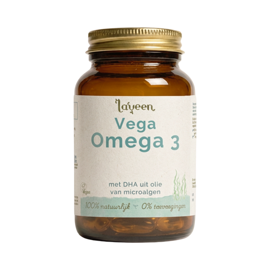 Glazen pot met softgels van de Laveen Vega Omega 3. Met DHA uit olie van microalgen. 100% natuurlijk, 0%toevoegingen. Vegan gecertificeerd.